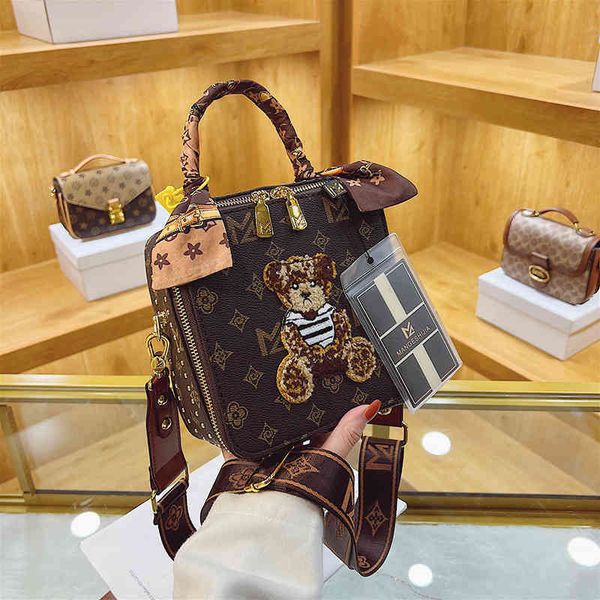 2022 factory outlet female autumn winter high beauty korean boston box trendy high-end one shoulder messenger bag xl3u
2022 factory outlet female autumn winter high beauty korean boston box trendy high-end one shoulder messenger bag xl3u