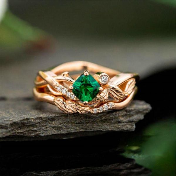 wedding rings elegant and stylish engagement birthday gift: a copper ring inlaid with square green zircon using an electroplating process, Slivery;golden
wedding rings elegant and stylish engagement birthday gift: a copper ring inlaid with square green zircon using an electroplating process, Slivery;golden
