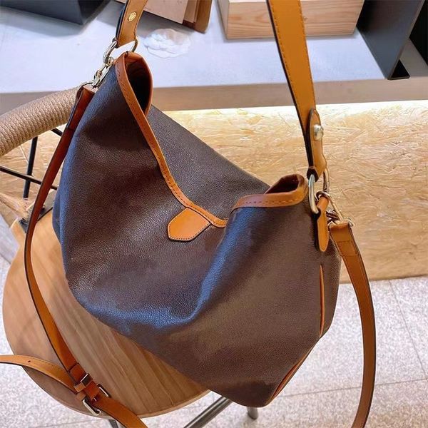 classic luxury handbag large capacity shopping bag ladies brand shoulder bag fashion print messenger bag 35x26cm
classic luxury handbag large capacity shopping bag ladies brand shoulder bag fashion print messenger bag 35x26cm