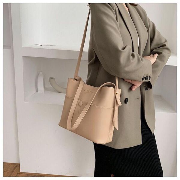 shoulder bags fashion brand handbags designers luxury women pu leather messenger female large capacity bucket bag
shoulder bags fashion brand handbags designers luxury women pu leather messenger female large capacity bucket bag