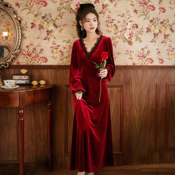 women's sleepwear winter long-sleeved velvet nightgowns v-neck lace nightwear vintage night dress women home clothes sleep, Black;red
women's sleepwear winter long-sleeved velvet nightgowns v-neck lace nightwear vintage night dress women home clothes sleep, Black;red