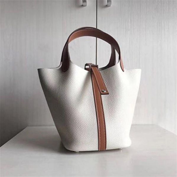 new cowhide, litchi, cabbage, blue, hand-held buckle, leather, women's bag, simple leisure bucket bag
new cowhide, litchi, cabbage, blue, hand-held buckle, leather, women's bag, simple leisure bucket bag