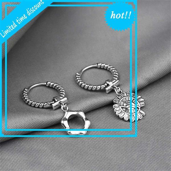trendy geometric minority creative fancy earrings fashion men's and women's versatile accessories, Golden
trendy geometric minority creative fancy earrings fashion men's and women's versatile accessories, Golden