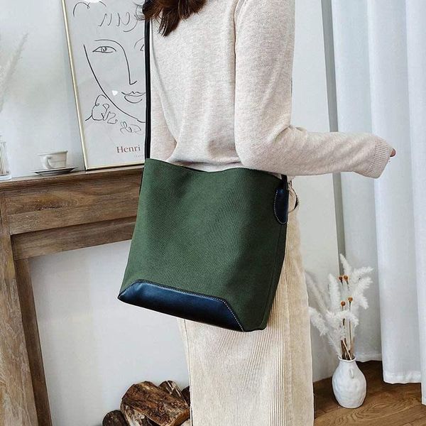 large-capacity solid color handbag bag, new fashion and versatile messenger bag
large-capacity solid color handbag bag, new fashion and versatile messenger bag