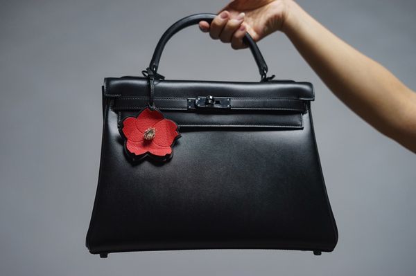by order only,wholesale fully handmade box leather designers purse28cm,wax line stitching,black hardwaremessage for details
by order only,wholesale fully handmade box leather designers purse28cm,wax line stitching,black hardwaremessage for details