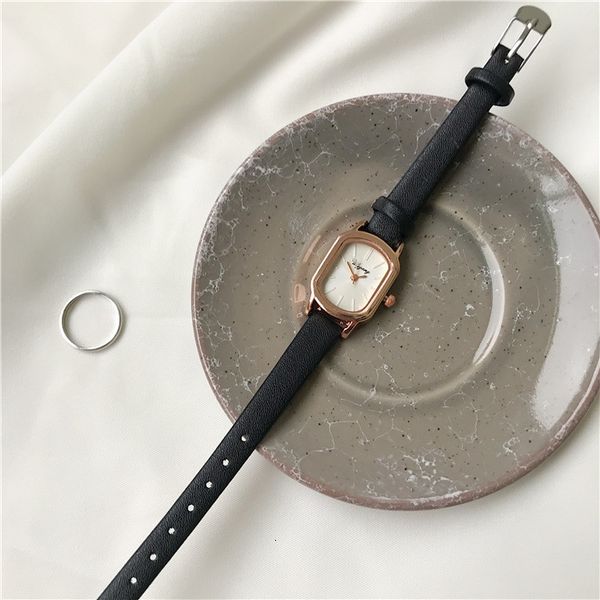 small dial watch women's small band high school temperament students cute korean version simple trend retro small fresh, Slivery;brown
small dial watch women's small band high school temperament students cute korean version simple trend retro small fresh, Slivery;brown