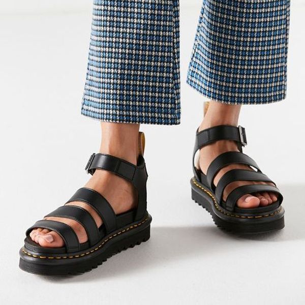 2020 summer black leather gladiator sandals for women three buckle platform sandals women street style flat roman shoes woman q1223
2020 summer black leather gladiator sandals for women three buckle platform sandals women street style flat roman shoes woman q1223