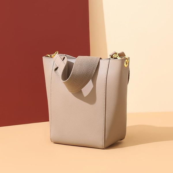 bucket bag simple wide shoulder strap single shoulder diagonal span bag goat grain cow hide mother wholesale
bucket bag simple wide shoulder strap single shoulder diagonal span bag goat grain cow hide mother wholesale