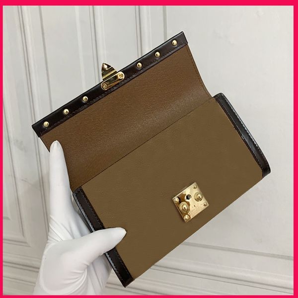 womens wallets holders purses classical leather women wallet long styles fashion zipper card holder with box, Red;black
womens wallets holders purses classical leather women wallet long styles fashion zipper card holder with box, Red;black