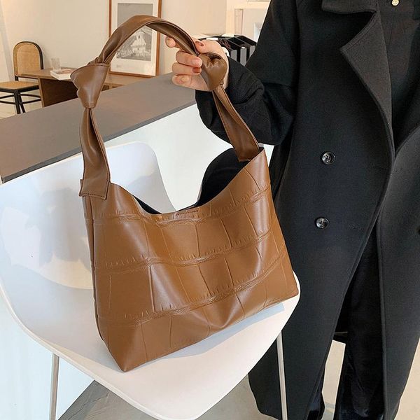 shoulder bags european and american 2021 retro soft pu fashion bag
shoulder bags european and american 2021 retro soft pu fashion bag