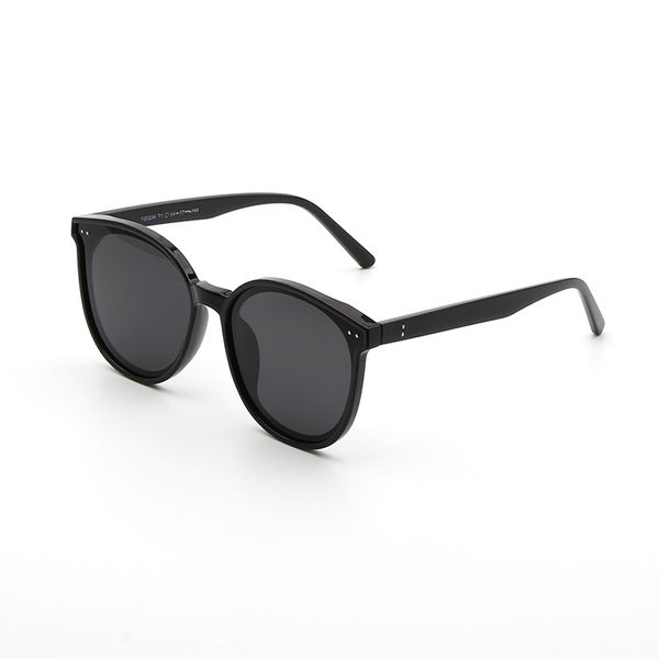 korean version of new men's and women's polarizing glasses, black fashionable sunglasses, driving anti ultraviolet danyang, White;black
korean version of new men's and women's polarizing glasses, black fashionable sunglasses, driving anti ultraviolet danyang, White;black