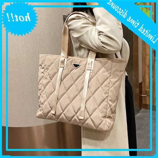 brand designer women tasks 2020 retrieve winter new lady shoulder nylon handbags great capacity shopper bag
brand designer women tasks 2020 retrieve winter new lady shoulder nylon handbags great capacity shopper bag