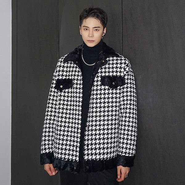 2020 double side men wear plaid splice faux fur women streetwear winter gross masculine jacket outerwear from vintage pzb1, Black;brown
2020 double side men wear plaid splice faux fur women streetwear winter gross masculine jacket outerwear from vintage pzb1, Black;brown