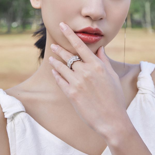 new diamond-encrusted lace princess ring women's fashionable atmosphere shining shell beads 925 silver ring
new diamond-encrusted lace princess ring women's fashionable atmosphere shining shell beads 925 silver ring