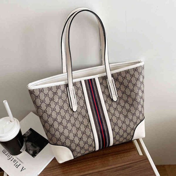 2022 factory wholesale women's fashion commuter versatile high-capacity shopping bag fashionable simple printed women's one should
2022 factory wholesale women's fashion commuter versatile high-capacity shopping bag fashionable simple printed women's one should
