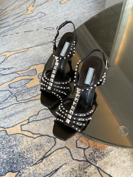fashion rivet high-heeled sandals lady 2020 summer new fairy style one line buckle crystal thick heel roman women's shoes, Black
fashion rivet high-heeled sandals lady 2020 summer new fairy style one line buckle crystal thick heel roman women's shoes, Black