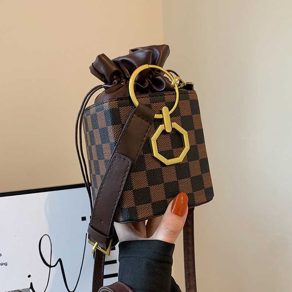foreign style versatile small bag women's 2022 fashion new portable shoulder bag korean fashion stripe lattice messenger bag
foreign style versatile small bag women's 2022 fashion new portable shoulder bag korean fashion stripe lattice messenger bag