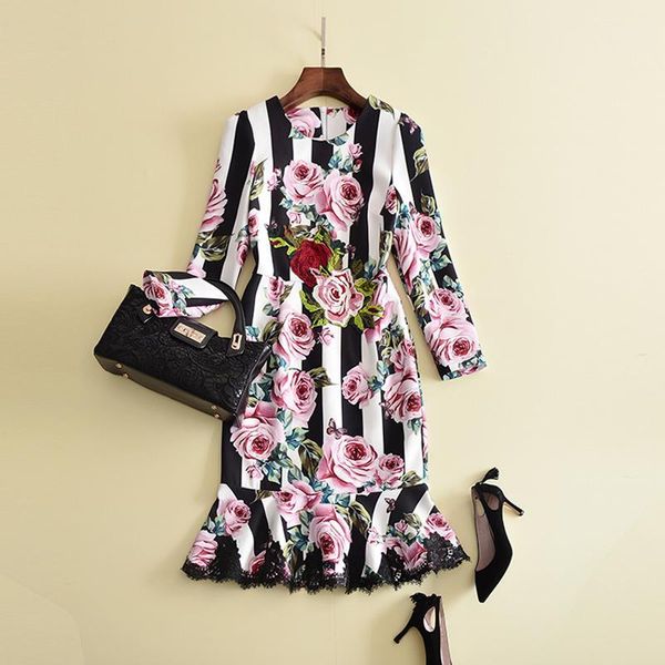 new 2020 designer runway dress women's wrist sleeve rose printed embroidery mermaid dress1, Black;gray
new 2020 designer runway dress women's wrist sleeve rose printed embroidery mermaid dress1, Black;gray