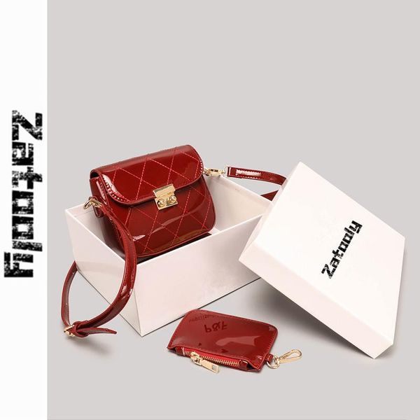 2020 brand original design new style fashion bag chain lock messenger bagmessenger bag single shoulder square
2020 brand original design new style fashion bag chain lock messenger bagmessenger bag single shoulder square
