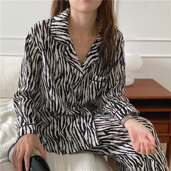 2021 pajama clothes home striped new couple suits out of thai wear women's suit cross nae9, Black;red
2021 pajama clothes home striped new couple suits out of thai wear women's suit cross nae9, Black;red