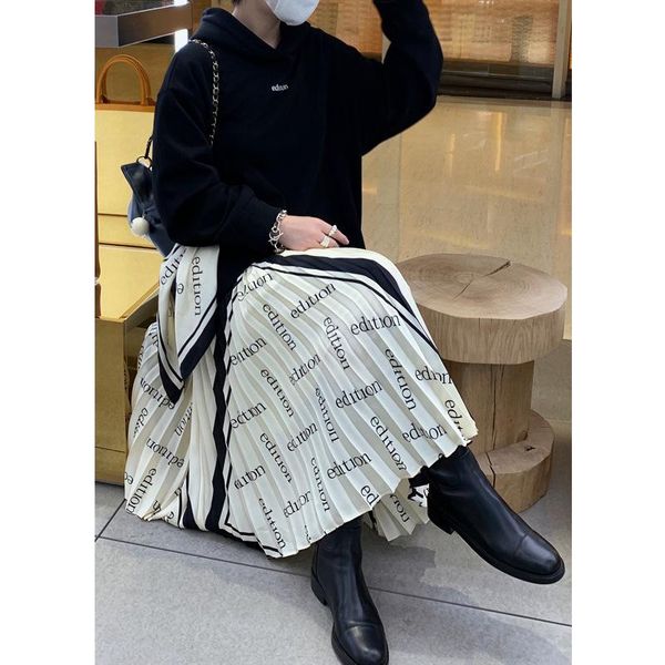2020 new autumn winter trendy small design sense champagne pleated long skirt, Black
2020 new autumn winter trendy small design sense champagne pleated long skirt, Black