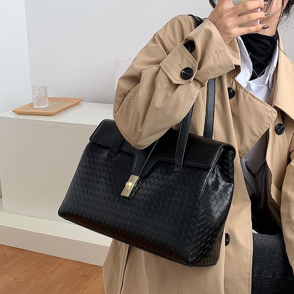 autumn and winter wild large capacity women's bag 2020 new fashion sense of quality woven portable shoulder tote bag
autumn and winter wild large capacity women's bag 2020 new fashion sense of quality woven portable shoulder tote bag