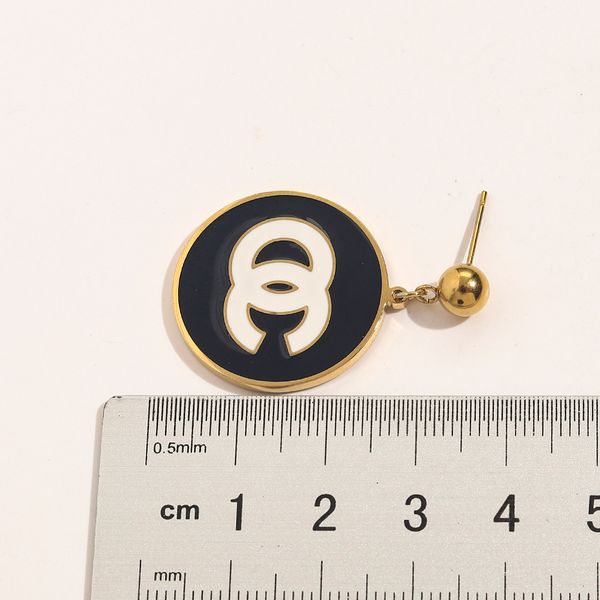 18k gold plated luxury brand designers letters stud eardrop stainless steel geometric famous women steel seal print black white earring wedd, Golden;silver
18k gold plated luxury brand designers letters stud eardrop stainless steel geometric famous women steel seal print black white earring wedd, Golden;silver