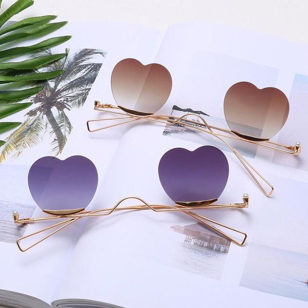 2019 new personality trend love glasses frame ocean fashion pearl slim leg sunglasses, White;black
2019 new personality trend love glasses frame ocean fashion pearl slim leg sunglasses, White;black