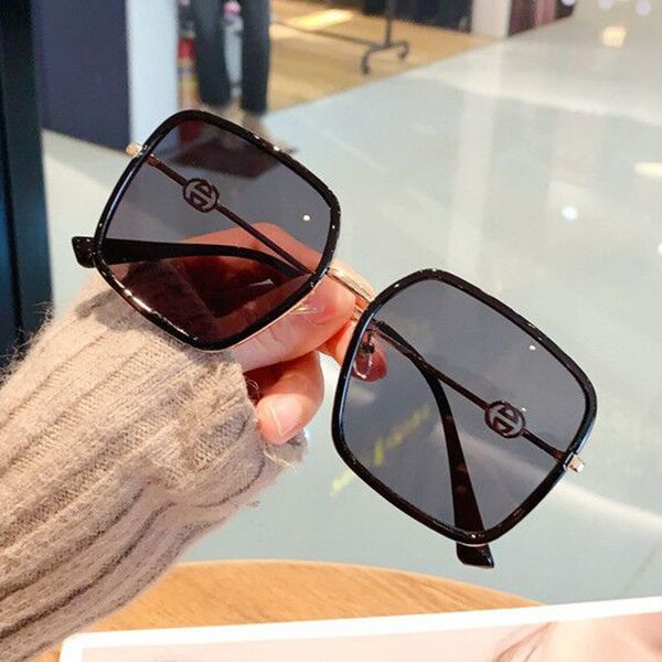fashion hundred and match retro women square large metal frame sunglasses, White;black
fashion hundred and match retro women square large metal frame sunglasses, White;black