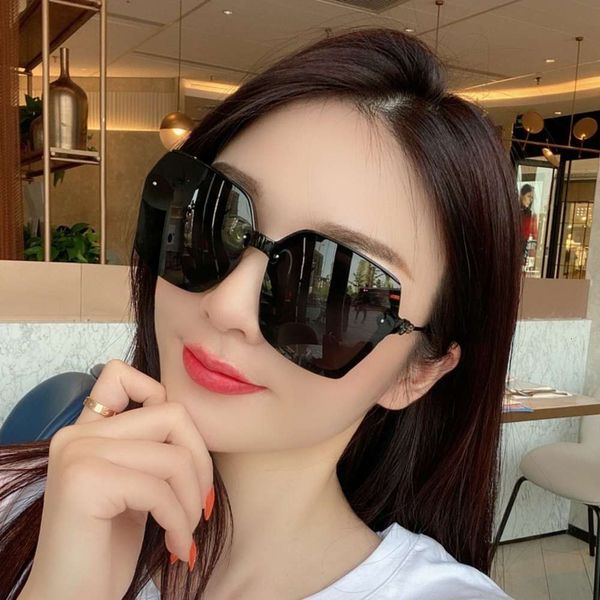 new round face sunglasses women 2021 korean fashion box polarized uv resistant sunglasses, White;black
new round face sunglasses women 2021 korean fashion box polarized uv resistant sunglasses, White;black