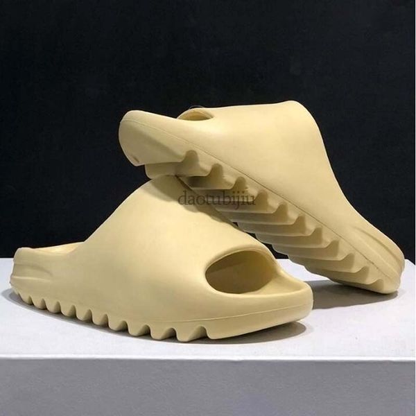 new kanye west foam runner sandal slipper triple black white bone resin desert sand soot men women fashion slides sandals shoes us 5-11 qd2
new kanye west foam runner sandal slipper triple black white bone resin desert sand soot men women fashion slides sandals shoes us 5-11 qd2