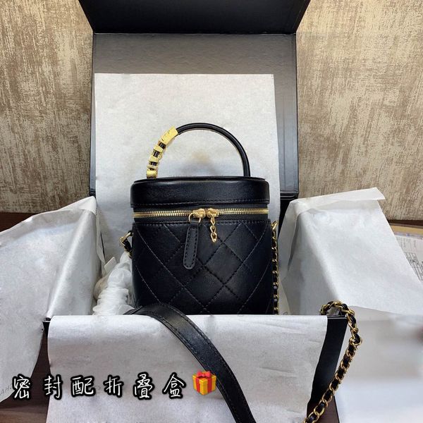 2020 new tide one shoulder his little sweet cylinder package female hand ling chain parcel pearl makeup bag bucket
2020 new tide one shoulder his little sweet cylinder package female hand ling chain parcel pearl makeup bag bucket