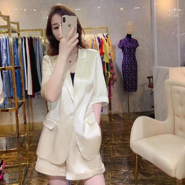 korean version of the new v-neck mid-sleeve loose suit jacket summer high waist thin straight wide leg shorts women suit1, Gray
korean version of the new v-neck mid-sleeve loose suit jacket summer high waist thin straight wide leg shorts women suit1, Gray