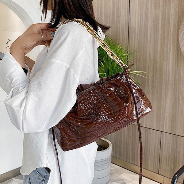 women's desinger luxury chain shoulder handbags cloud winter hand bags for women 2020 trend pu leather crossbody bags
women's desinger luxury chain shoulder handbags cloud winter hand bags for women 2020 trend pu leather crossbody bags
