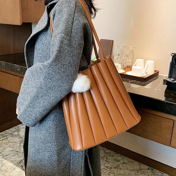 shoulder bags niche design high-end large-capacity handbag fashion bag 2in1 underarm bucket tote width: 30cm
shoulder bags niche design high-end large-capacity handbag fashion bag 2in1 underarm bucket tote width: 30cm