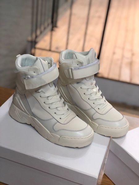fashionable and winter thick and warm high men and women black beige flat bottomed casual comfortable cotton boots
fashionable and winter thick and warm high men and women black beige flat bottomed casual comfortable cotton boots