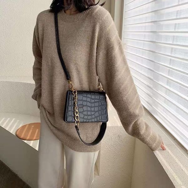 2021 fashion hundred shoulder bag ladies fashion retro simple crocodile tattoo shoulder strap small square bag handbag
2021 fashion hundred shoulder bag ladies fashion retro simple crocodile tattoo shoulder strap small square bag handbag