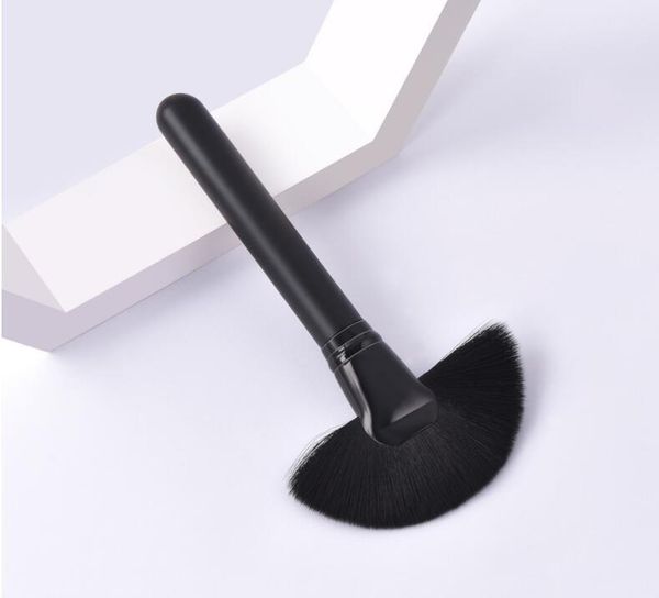 makeup brushes single brusher tool large fan-shaped brush wooden handle blusher and honey powder
makeup brushes single brusher tool large fan-shaped brush wooden handle blusher and honey powder