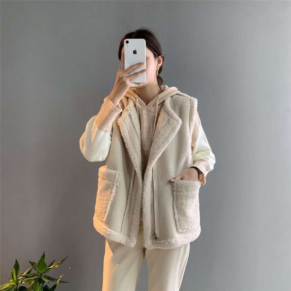 fur in one hair women's korean autumn and winter 2020 new lamb cashmere vt, Black;white
fur in one hair women's korean autumn and winter 2020 new lamb cashmere vt, Black;white