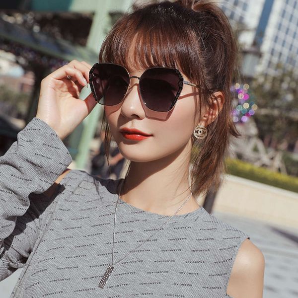 new frame star large net red women's fashion sunglasses polarized driving sunglasses round face thin glasses, White;black
new frame star large net red women's fashion sunglasses polarized driving sunglasses round face thin glasses, White;black