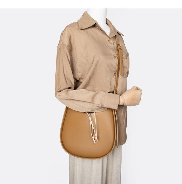 new 2020 brand designer shoulder crossbody bags for women retro half-moon casual travel messenger bag female luxury handbag
new 2020 brand designer shoulder crossbody bags for women retro half-moon casual travel messenger bag female luxury handbag