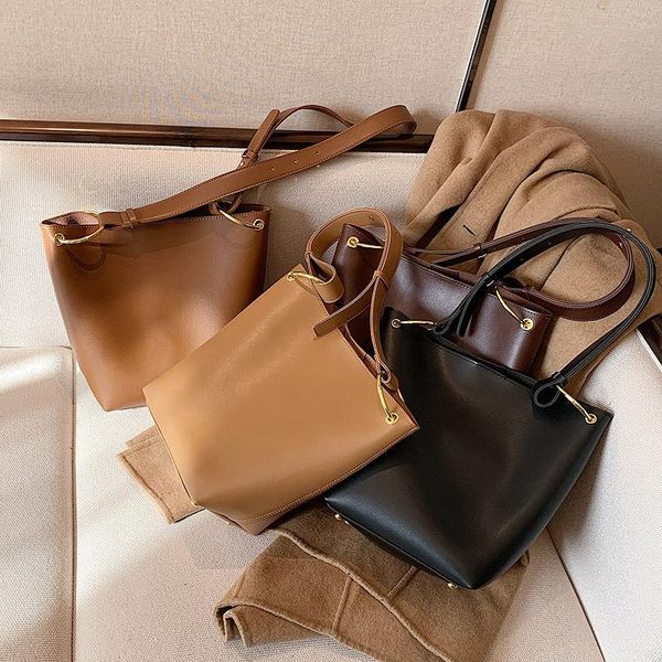 shoulder bags women's trend solid color bucket black brown composite bag leather for women 2021 belt designer handbags
shoulder bags women's trend solid color bucket black brown composite bag leather for women 2021 belt designer handbags