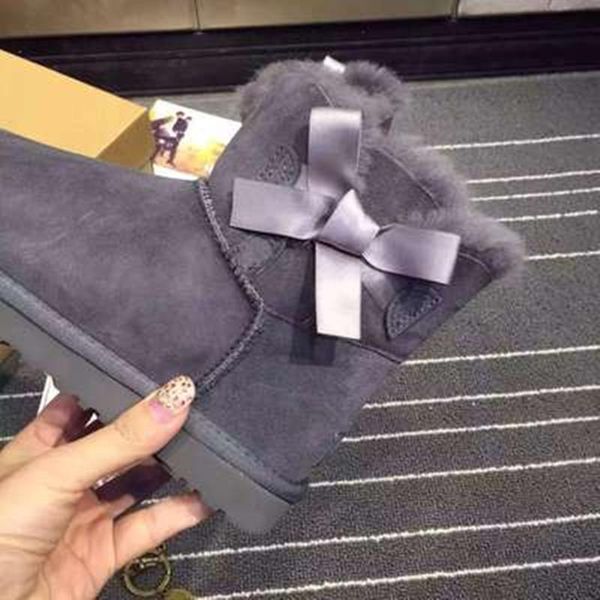 2020 fashion genuine sheepskin leather snow boots natural fur winter boots women warm 100% wool women, Black
2020 fashion genuine sheepskin leather snow boots natural fur winter boots women warm 100% wool women, Black
