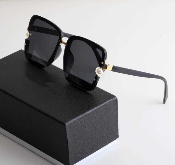21ss polaroid sunglasses women outdoor sports outings jewelry pearl womens men's glasses more color selection with box and all, White;black
21ss polaroid sunglasses women outdoor sports outings jewelry pearl womens men's glasses more color selection with box and all, White;black