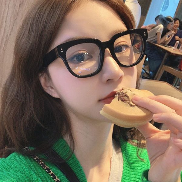 gm black frame sydney same glasses unac big frame show thin goggles trend men and women universal anti blue flat, White;black
gm black frame sydney same glasses unac big frame show thin goggles trend men and women universal anti blue flat, White;black