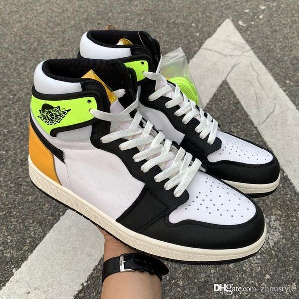2021 air authentic 1 high og volt gold sneakers white volt university gold black retro men women outdoor sports shoes with box
2021 air authentic 1 high og volt gold sneakers white volt university gold black retro men women outdoor sports shoes with box