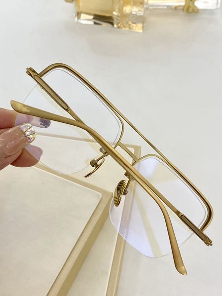 2021 new european and american fashion temperament men's and women's identical glasses trend half-frame glasses ch8131 size 54 &qu
2021 new european and american fashion temperament men's and women's identical glasses trend half-frame glasses ch8131 size 54 &qu
