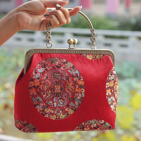 embroidery bride handbag evening bags female chinese style red dinner bags silk single shoulder bag golden mouth clutch purse1
embroidery bride handbag evening bags female chinese style red dinner bags silk single shoulder bag golden mouth clutch purse1