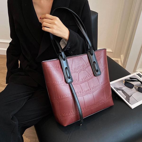 unique design women large-capacity bag fall/winter new fashion underarm shoulder bag versatile tote bucket width: 34cm
unique design women large-capacity bag fall/winter new fashion underarm shoulder bag versatile tote bucket width: 34cm