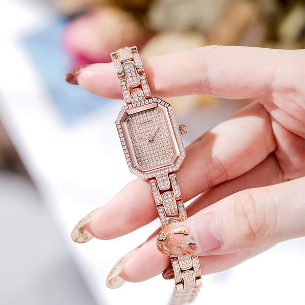 in 2020, the new counter adopts swarovski element heavy industry watch, women's non mechanical watch is light luxury
in 2020, the new counter adopts swarovski element heavy industry watch, women's non mechanical watch is light luxury